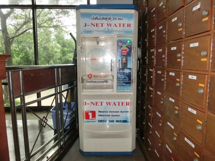 автомат по продаже воды в Таиланде