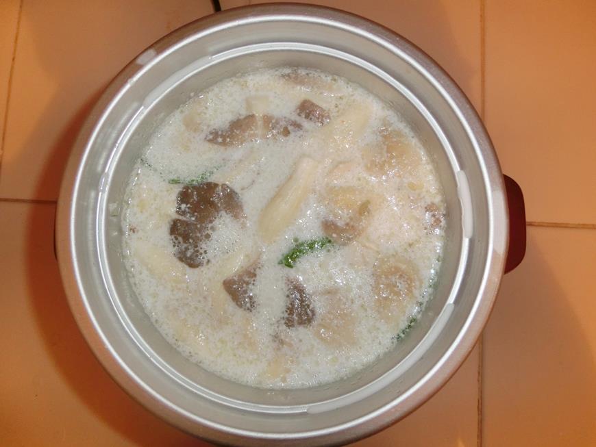 кокосовый суп с курицей (Том Ка Гай)