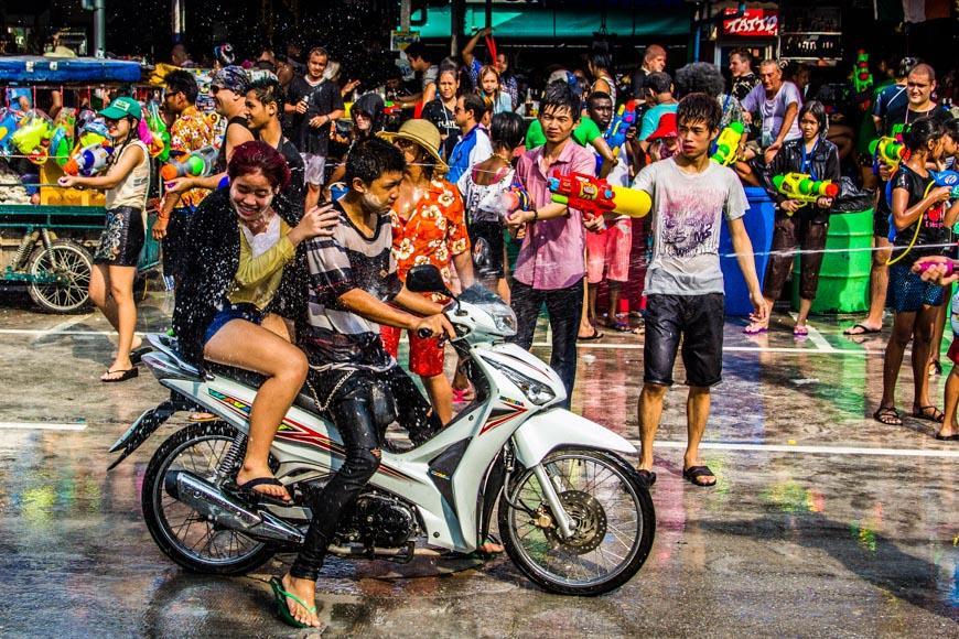 Как фотографировать Сонгкран в Паттайе