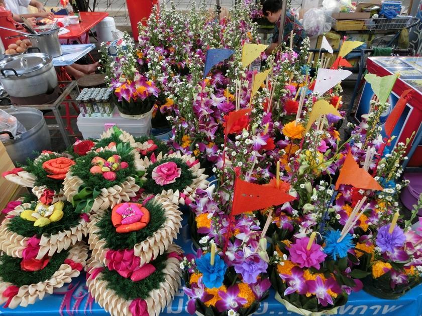 Праздник Лои Кратонг в Бангкоке и Паттайе