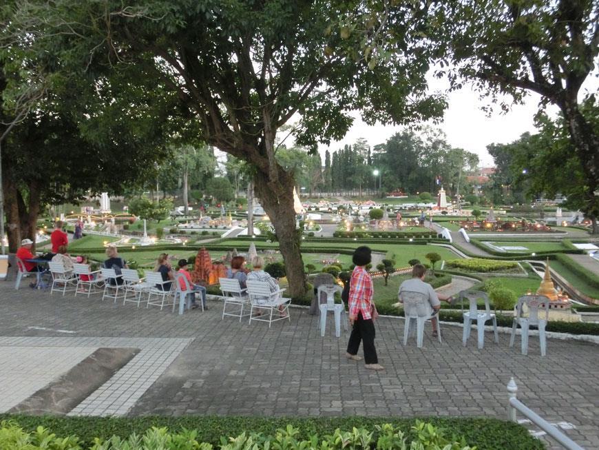 Самостоятельная поездка в Парк Мини Сиам в Паттайе