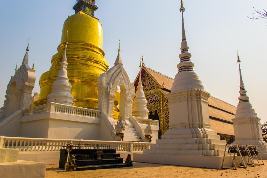 Белый храм Wat Suan Dok
