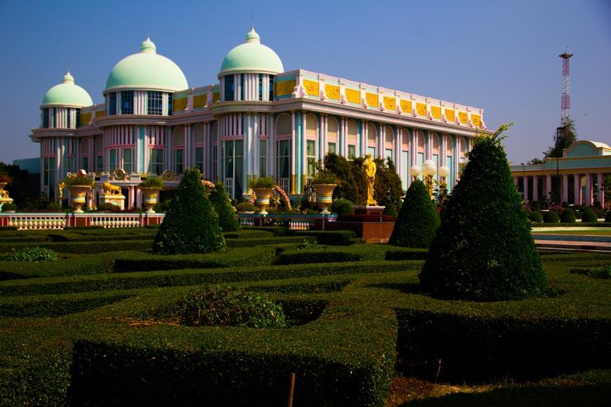 Резиденция куриного короля. Дворцовый комплекс Сукхавади в Паттайе
